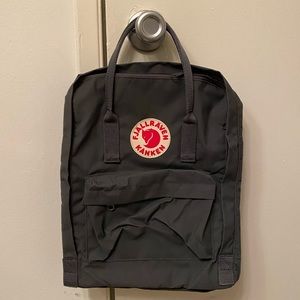 NWOT Fjallraven Kanken Backpack - Super Grey